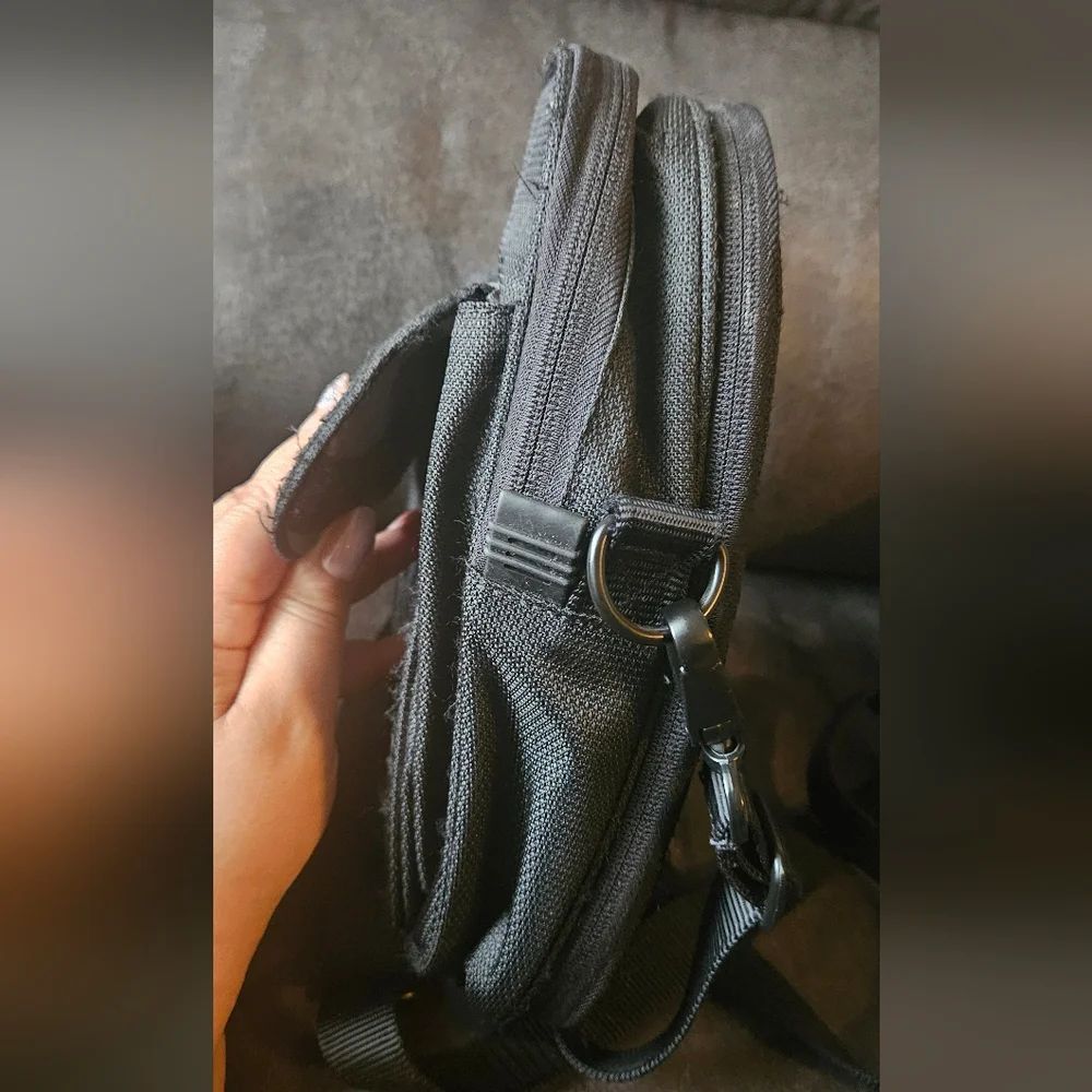 TUMI 580C Men's Black Nylon Messenger Crossbody Bag